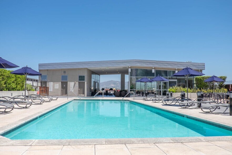 Building Photo - 3785 Wilshire Blvd