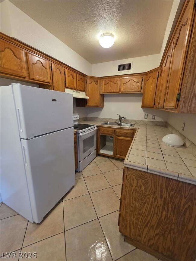 Building Photo - 412 W Monroe Ave