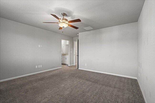 Building Photo - Newer 4 Bd, 3 Bth, Granite Countertops and Entertainer’s Dream!