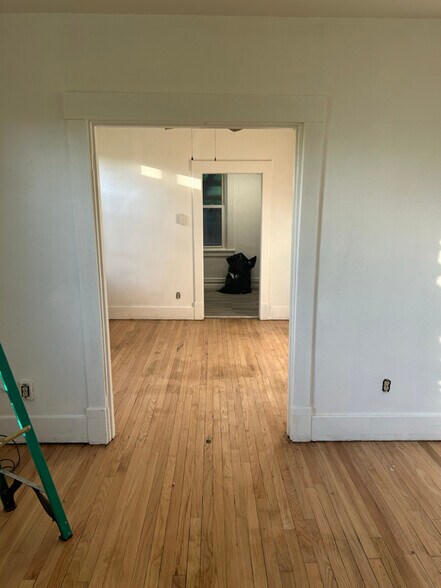 Building Photo - 702 Airbrake Ave