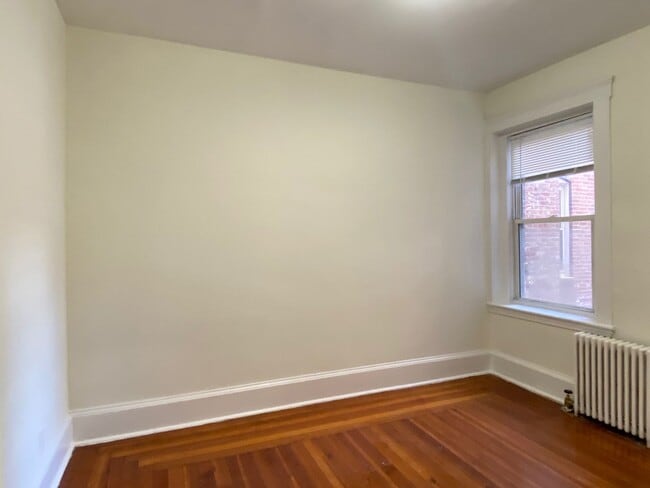 Building Photo - Nice, large 1 bed in a prime location in Allston.