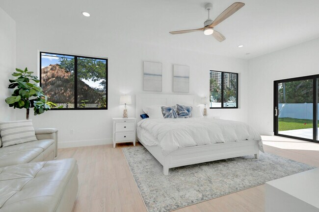 Building Photo - 1248 N Harbor Dr