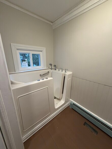 Building Photo - 2320 Rock Spring Rd