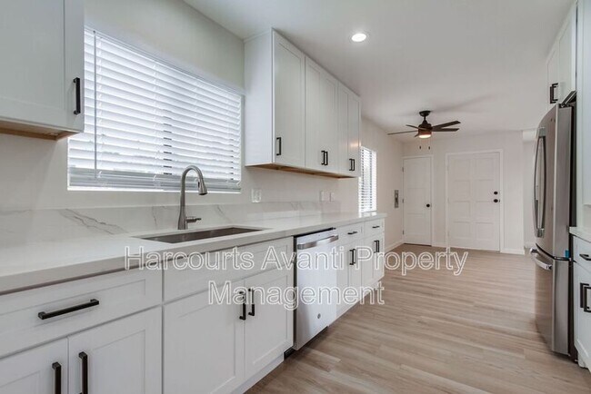 Building Photo - 523 S Barnwell St