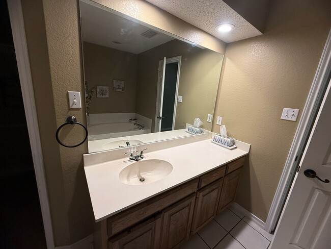 Building Photo - 5168 Femmer Ct