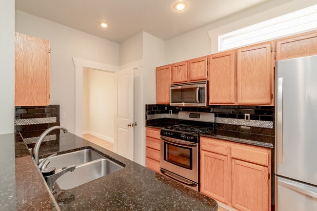 Building Photo - Charming 3-bedroom home with AC on Palisad...