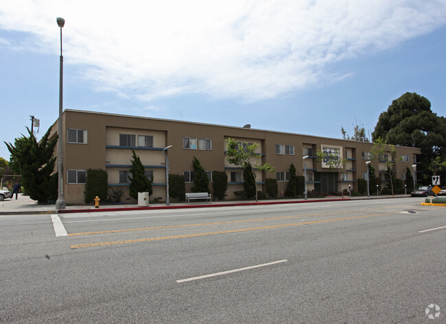 Primary Photo - The Bahamas Apartments