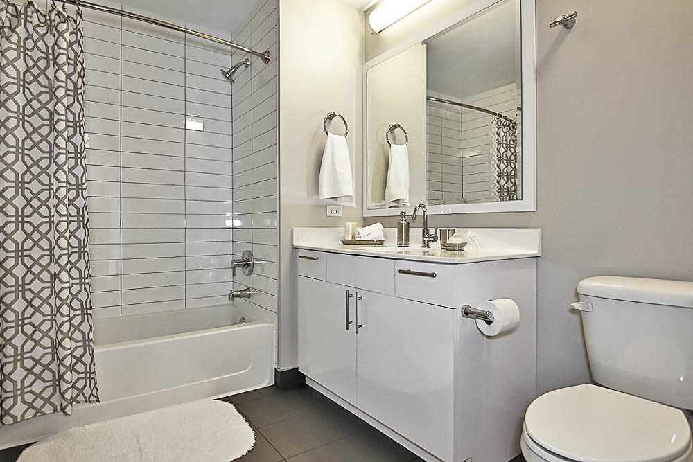 Building Photo - 208 W Scott St