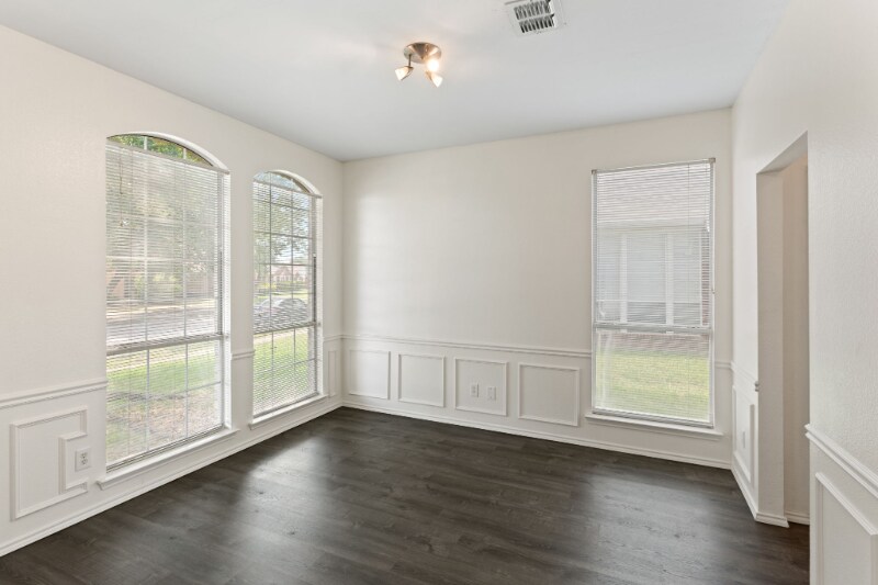 Building Photo - 2802 Briarbrook Ln