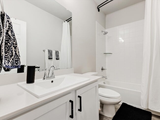Building Photo - 392 Teton St