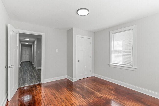 Building Photo - 2620 Mapleton Ave