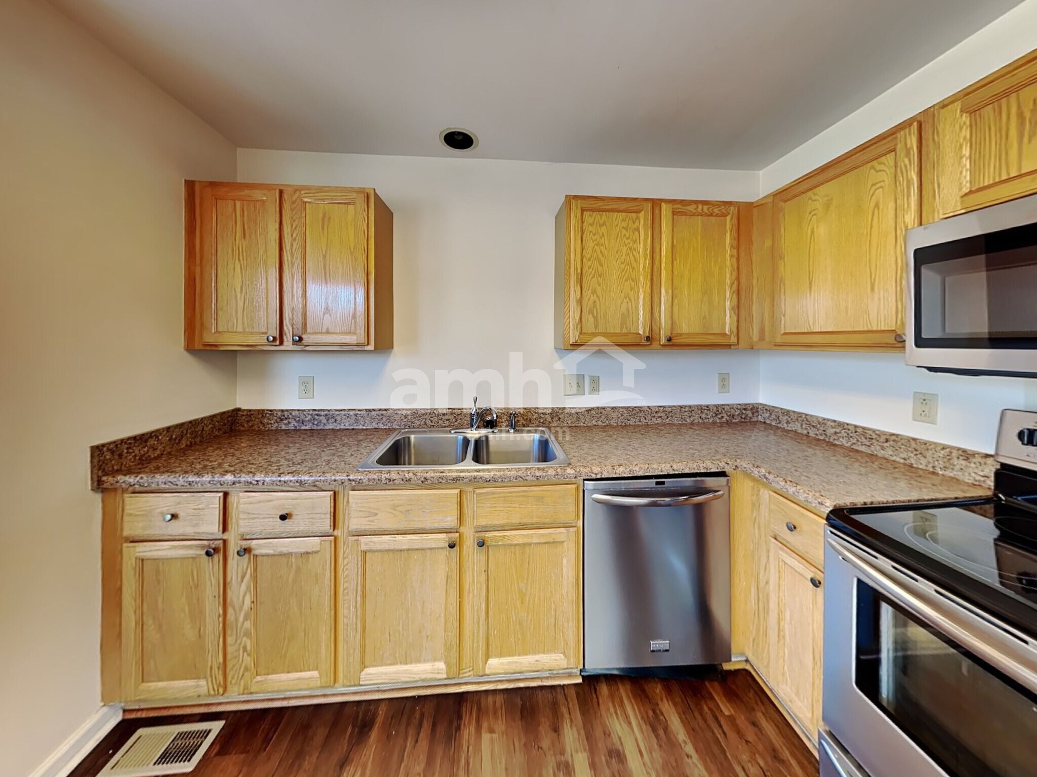 Building Photo - 6337 Willow Oak Dr