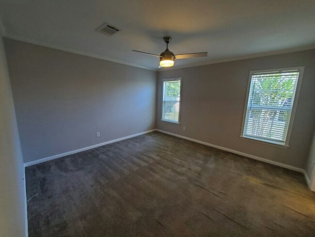 Building Photo - 6421 Brandywine Dr N
