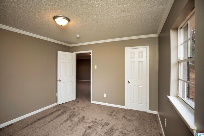 Building Photo - 8941 Glendale Dr