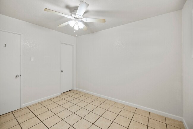 Building Photo - 3914 Thomason Ave