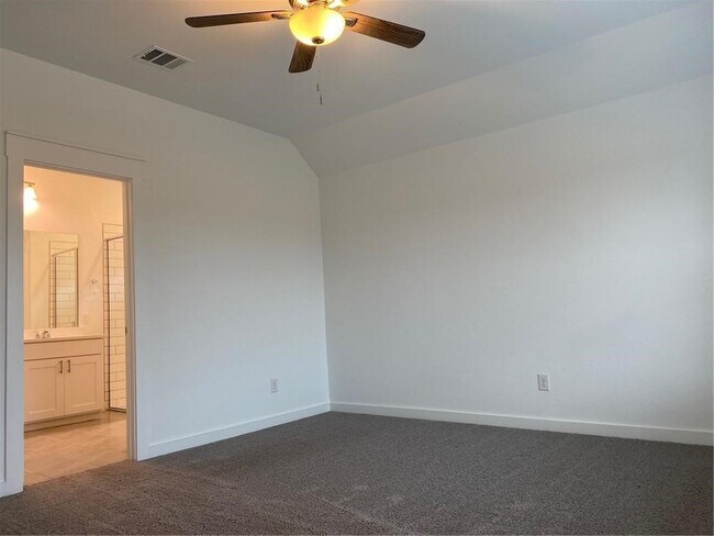 Building Photo - 652 Pheasant Hill Ln