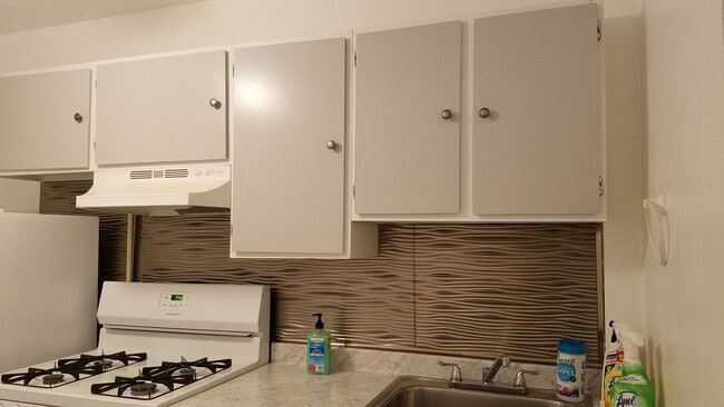 Building Photo - Benton Heights Townhomes Newly Renovated!