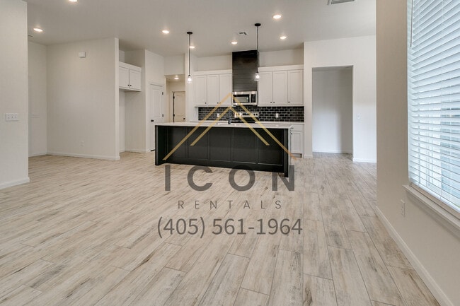 Building Photo - 809 S 2nd St