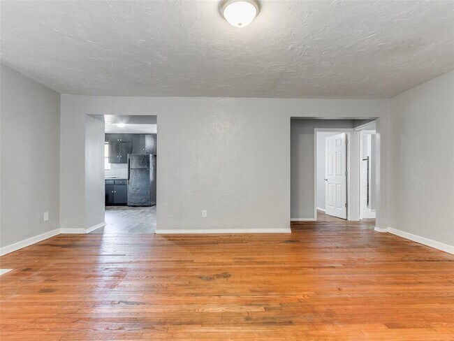 Building Photo - 1321 Campbell Rd