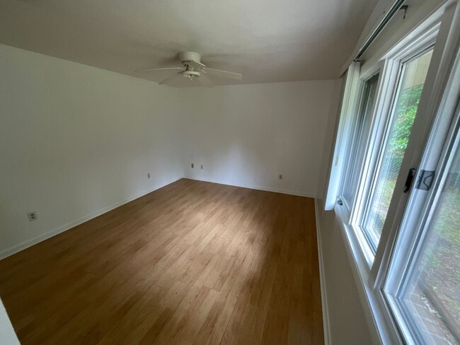 Building Photo - 4050 Linwood Dr