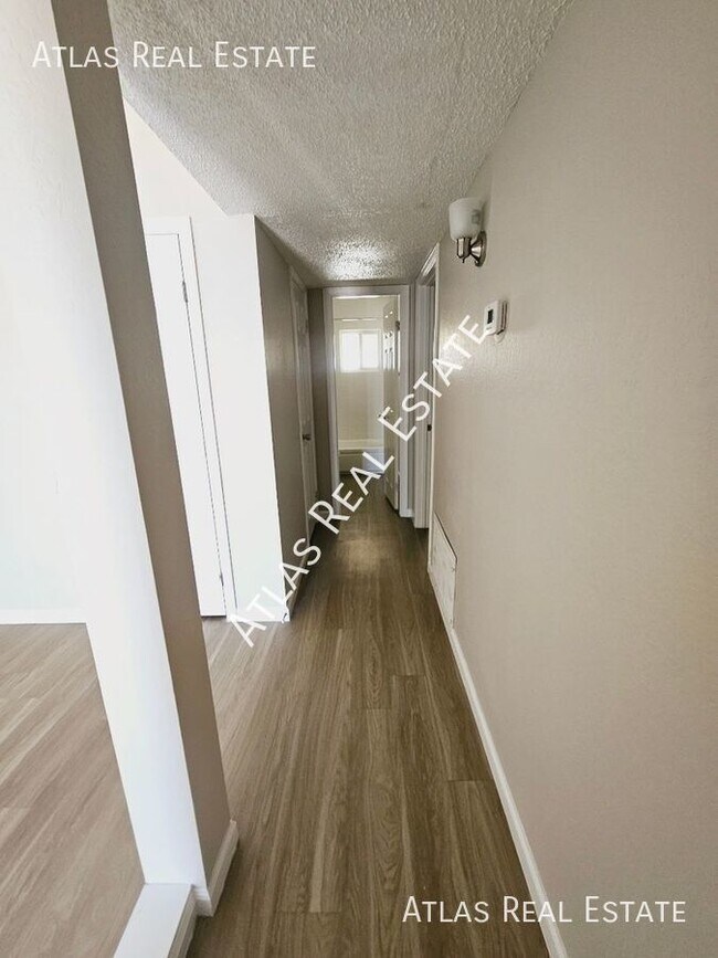 Building Photo - 7015 E Wilshire Dr