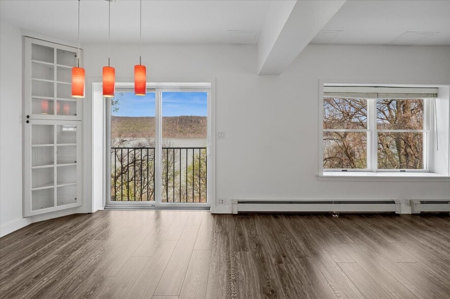 Building Photo - 727 Warburton Ave