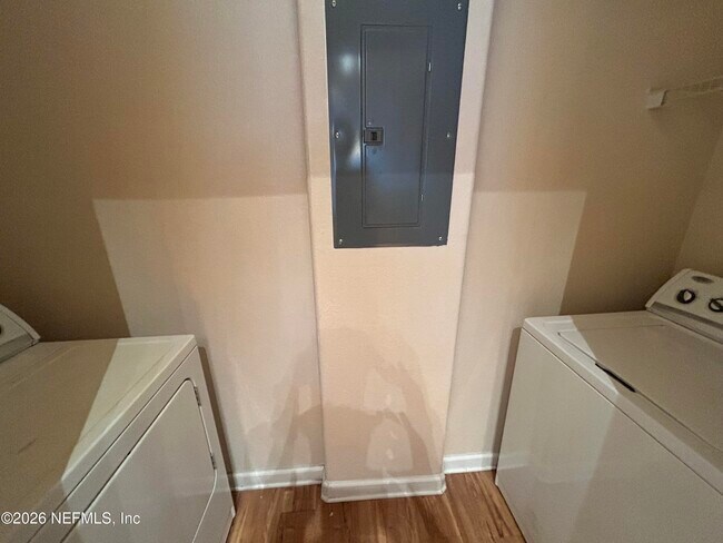 Building Photo - 8290 Park Way