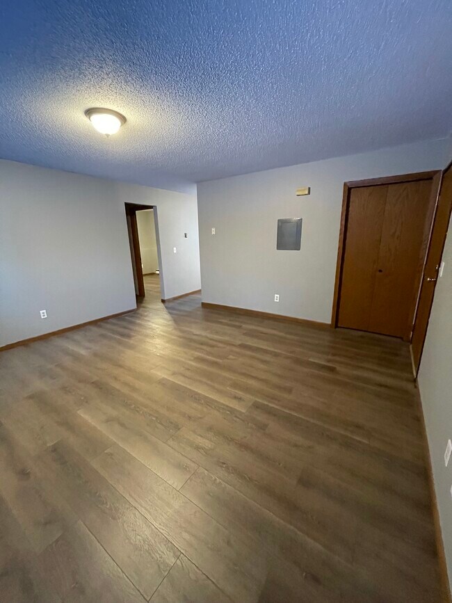 Building Photo - 10525 45th Ave N