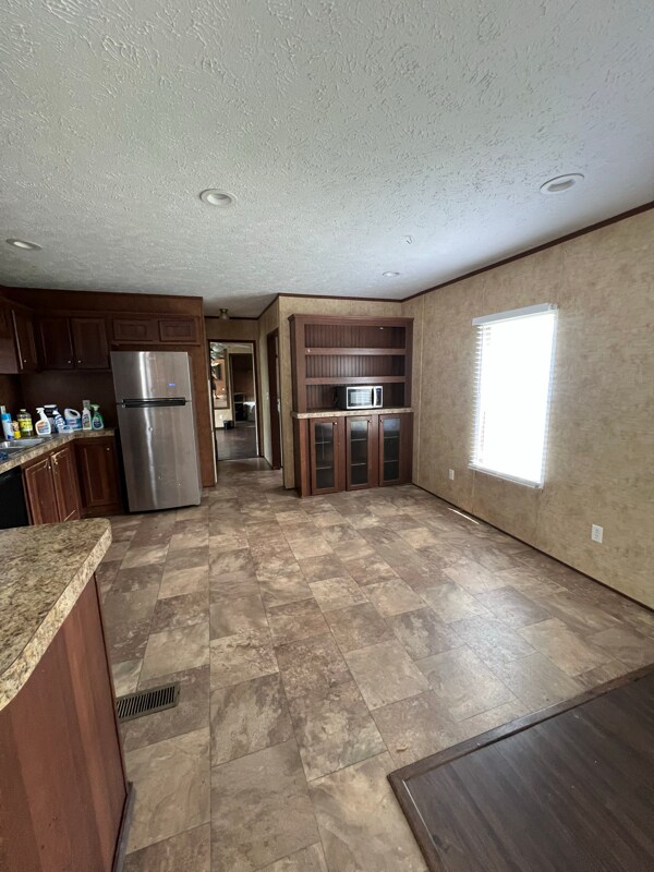 Building Photo - 41138 Wendy Dr
