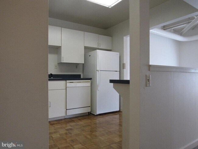 Building Photo - 3 N Christopher Columbus Blvd