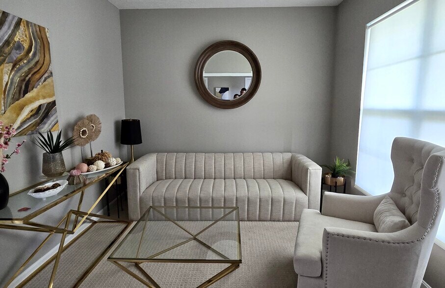 Formal living / office/flex room - 6855 Charlestown Ln