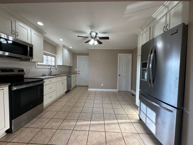 Building Photo - 3 Bdrm/1 Bath Brick Home  Kingsport TN