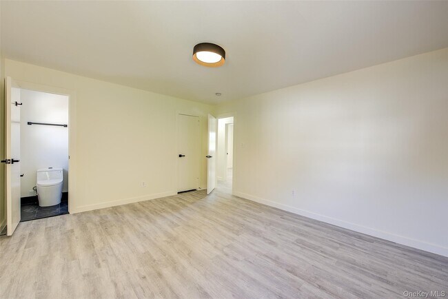 Building Photo - 71-65 Douglaston Pkwy