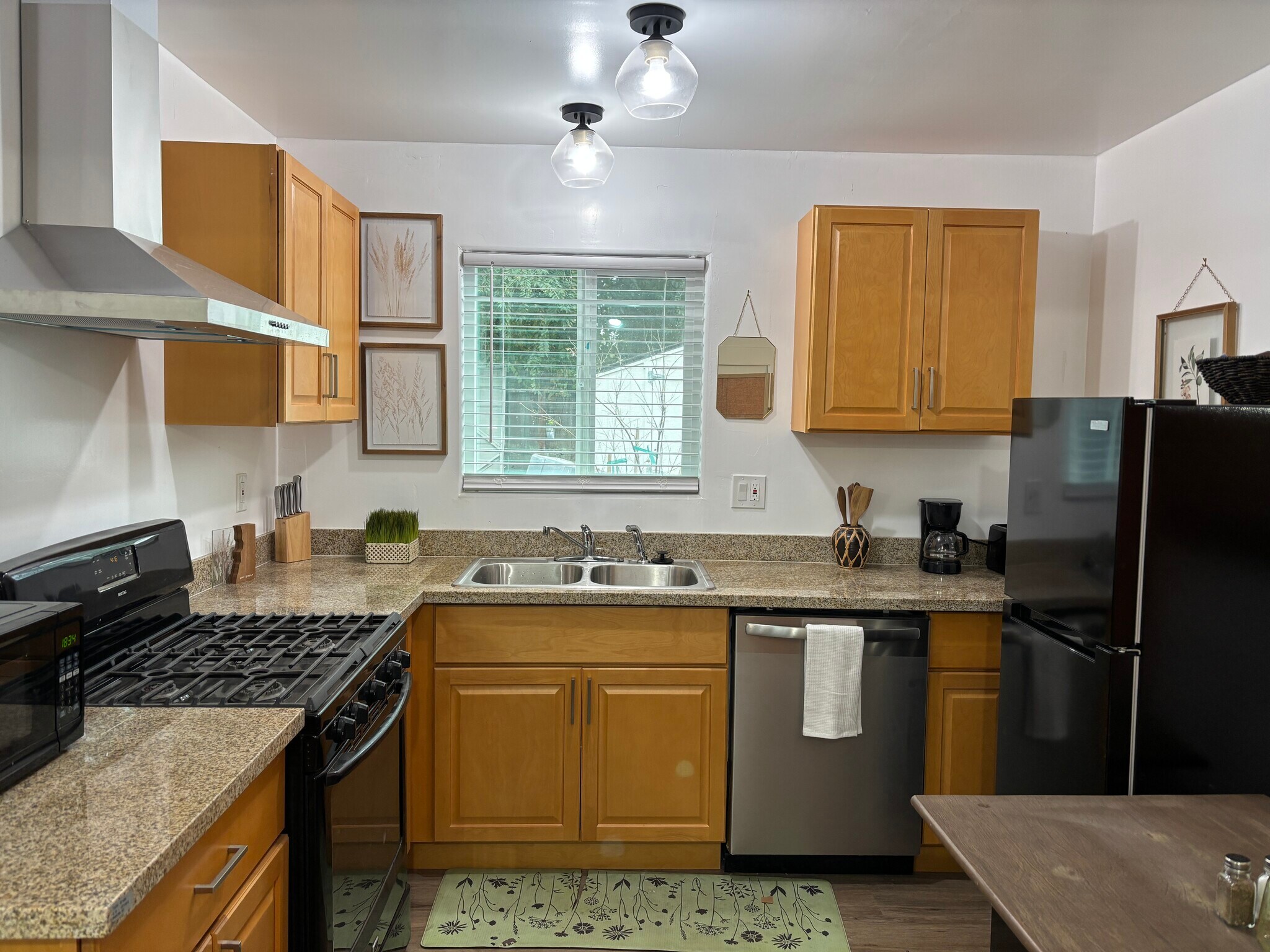 Building Photo - 329 E Mendocino Ave