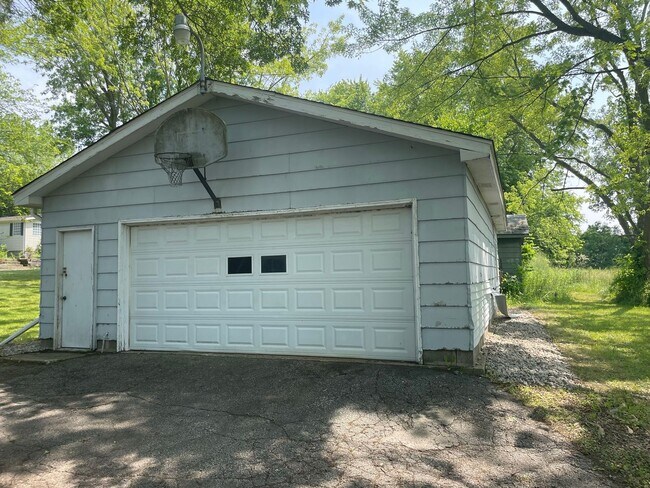 Building Photo - 2404 US-20