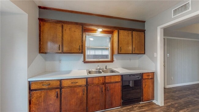 Building Photo - 1108 Forest Glen Ct