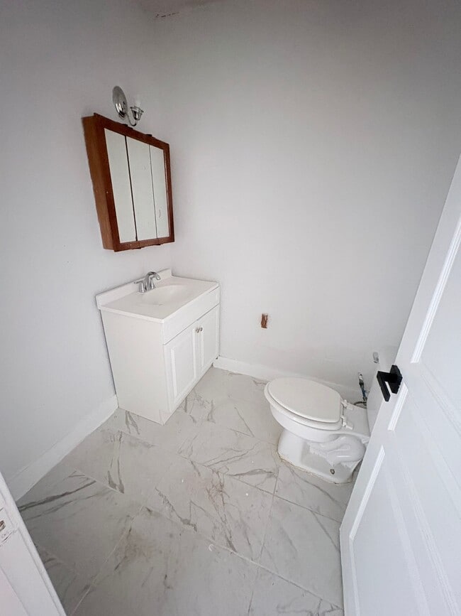 Building Photo - 3010 McCrarey Dr