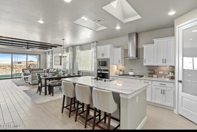 Building Photo - 257 Adamtowne Dr