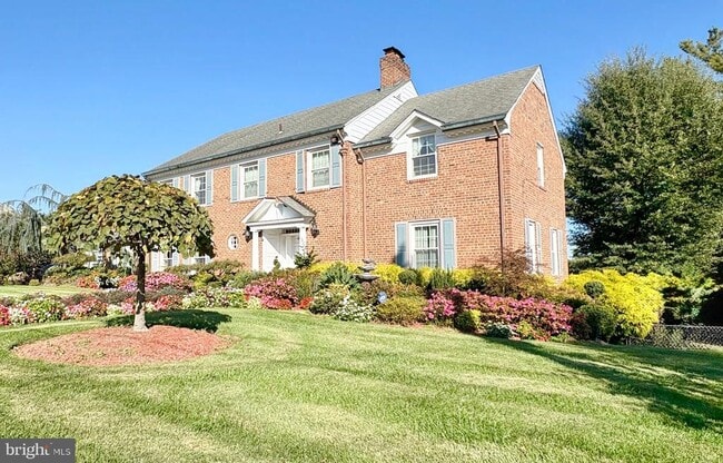 Building Photo - 513 Cathedral Dr