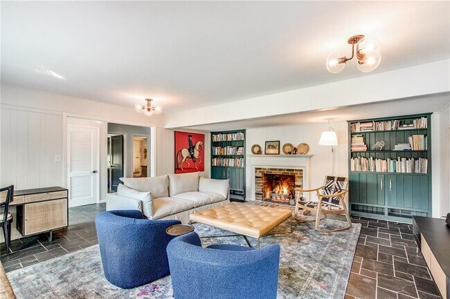 Building Photo - 1100 Kingston Dr NE