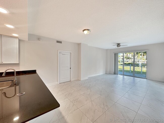 Building Photo - 312 Bay Colony Dr N