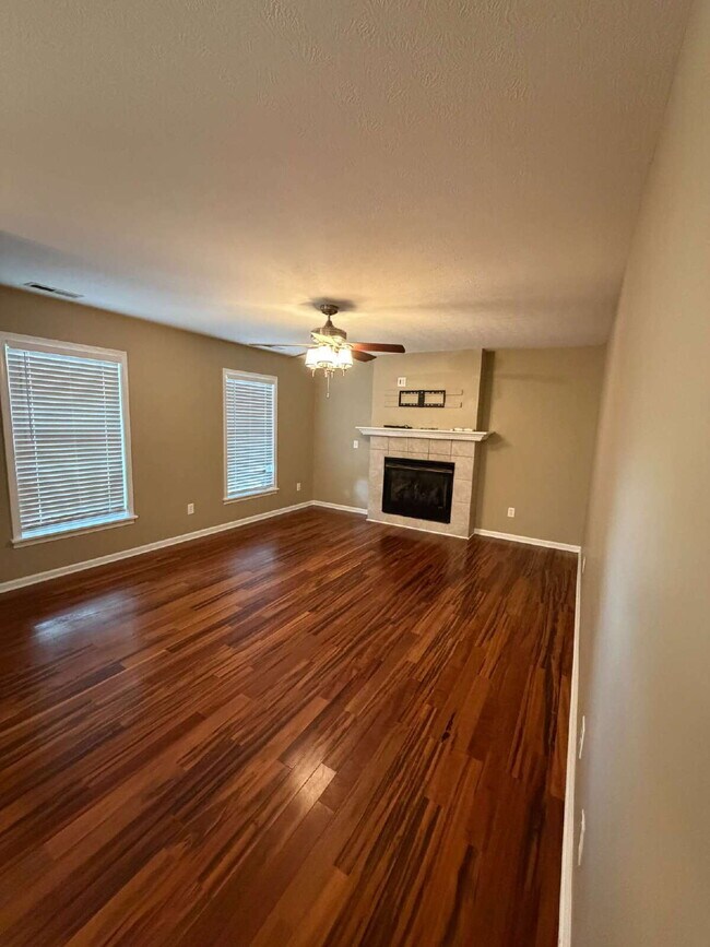 Building Photo - Canton - Easy commute to Asheville only 23 minutes