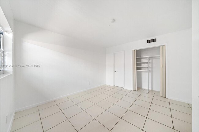 Building Photo - 2301 NE 170th St