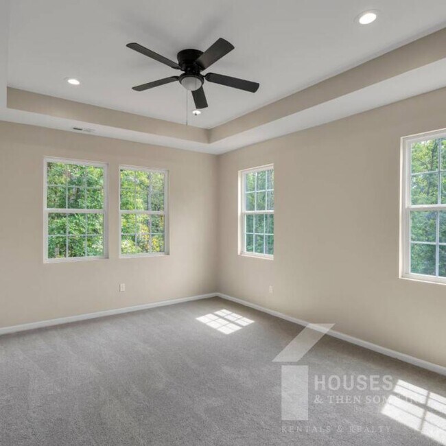 Building Photo - 1505 E Saluda Lake Rd