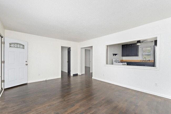 Building Photo - 5400 NE 49th St