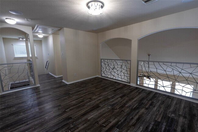 Building Photo - 6442 Wilshire Lakes