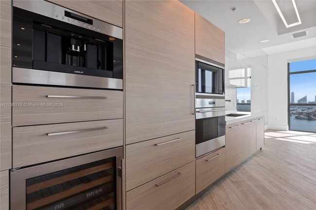 Building Photo - 17301 Biscayne Blvd