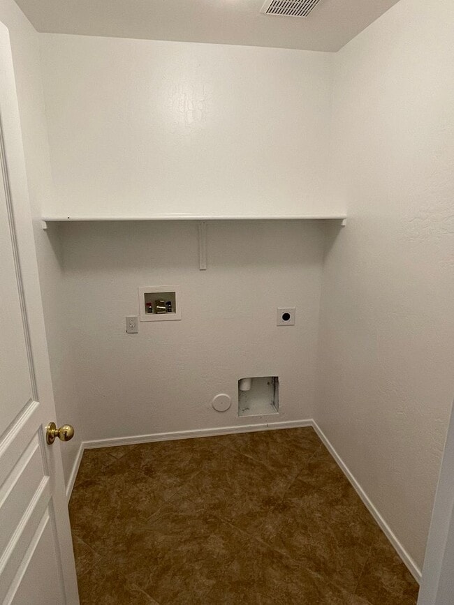 Building Photo - Gilbert 3 Bed and 2 Bath Home