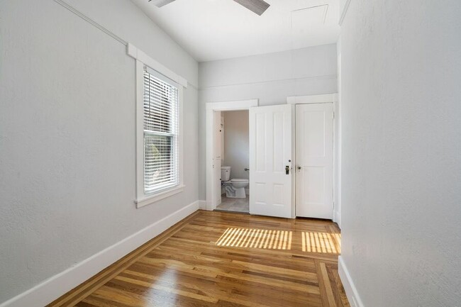 Building Photo - Fully Renovated 1 Bedroom in Downtown Palo...