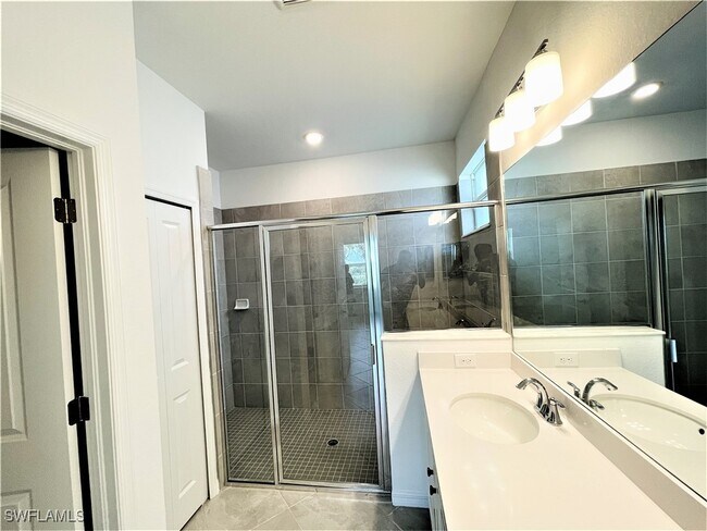 Building Photo - 2611 Scarlet Wy